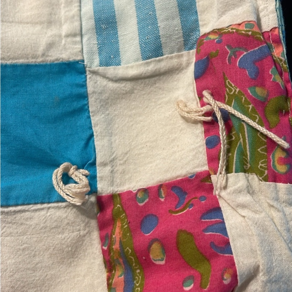 Patchwork Quilt with Multicolor Design - Picture 12 of 14